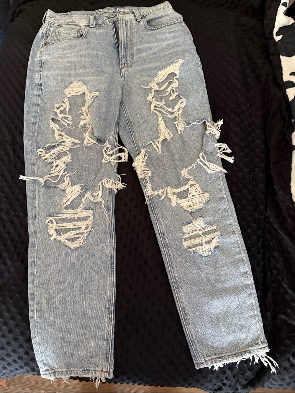 American Eagle Outfitters Light Blue Distressed Boyfriend Jeans